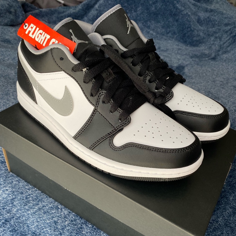 Jordan One Low Women’s Size 9.5, Men’s Size 8